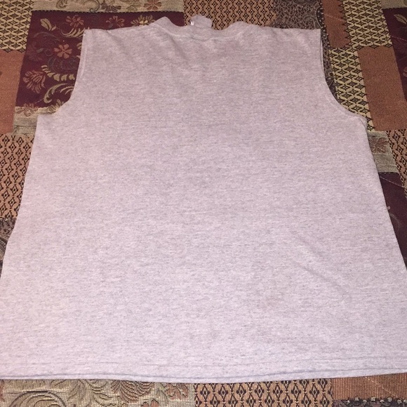 2 Nike Gray tops - Picture 8 of 8